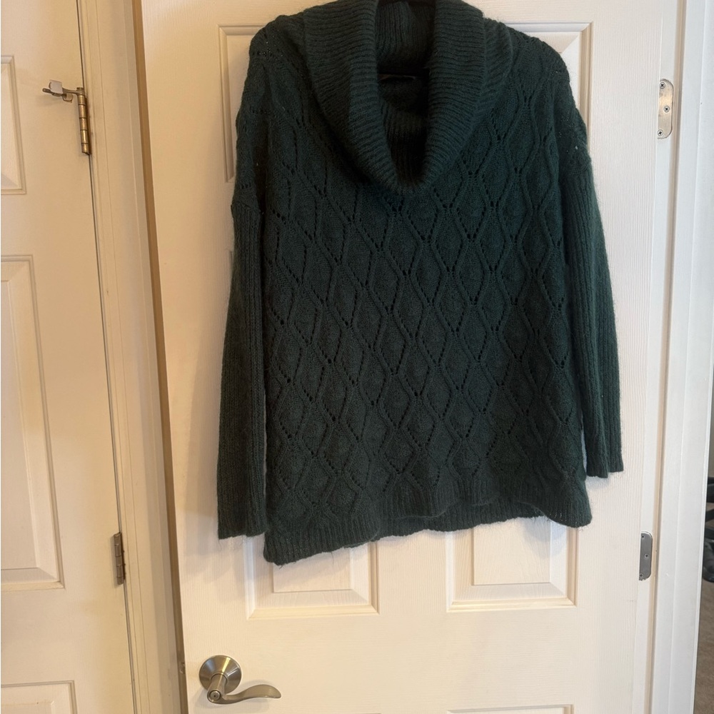 Elsamanda  a Italian Cozy Cable Knit Sweater - Dark Green